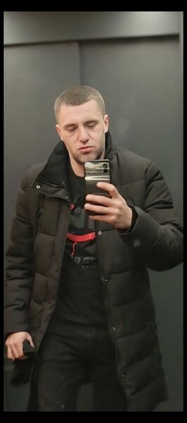  ,   Viktor, 39 ,   ,   