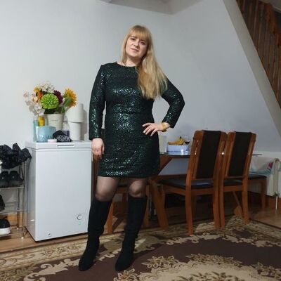  Abbots Langley,   Mariana, 43 ,     , c 