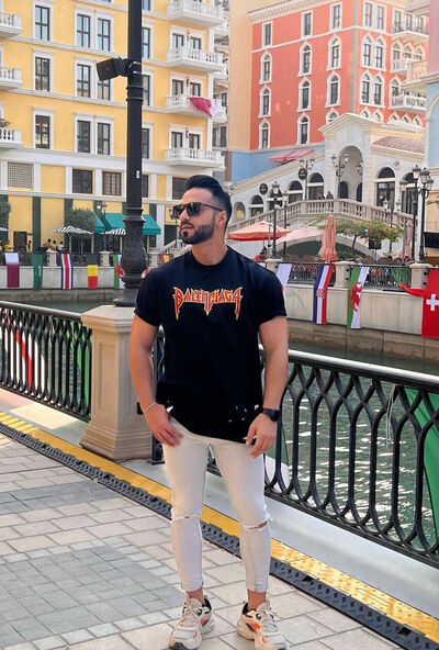  ,   Enzo, 36 ,   ,   , c , 