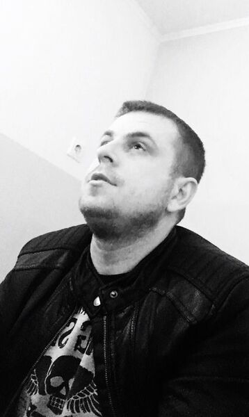  ,   Victor, 37 ,  