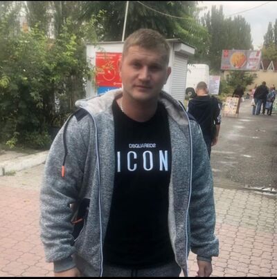  ,   Viktor, 36 ,   , 
