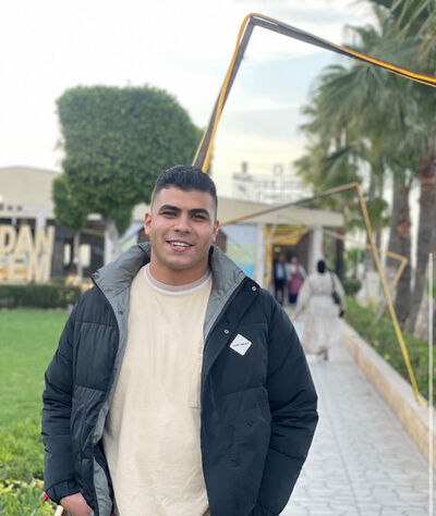  ,   Youssef, 24 ,   c 