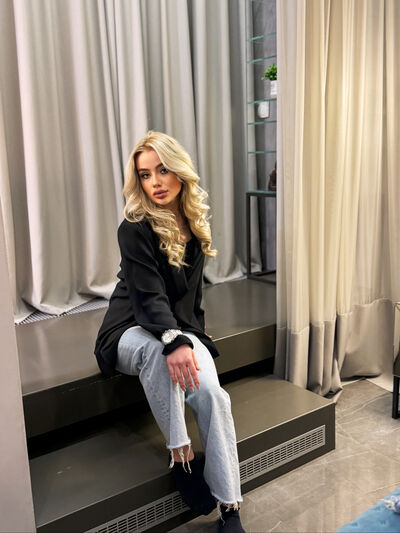  ,   Hanna, 29 ,   ,   