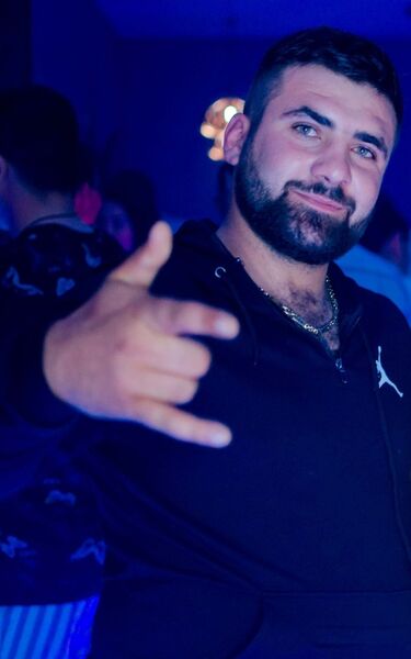  ,   Artur, 31 ,   ,   , c 