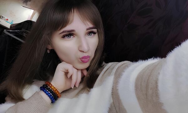   ,   Victoria, 19 ,   ,   