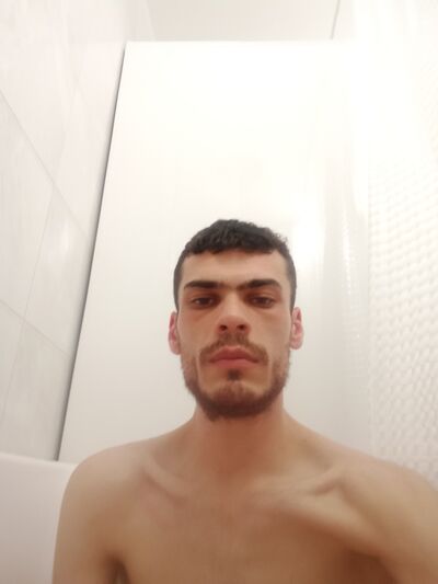  ,   Robert, 28 ,   