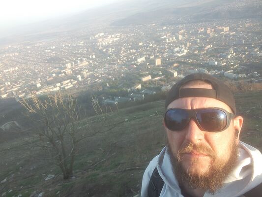  ,   Artem, 33 ,   ,   , c 