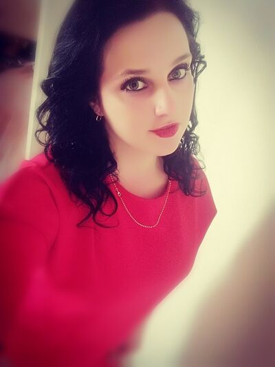  ,   Elena, 32 ,  