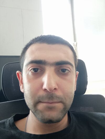  ,   Armen, 33 ,   ,   