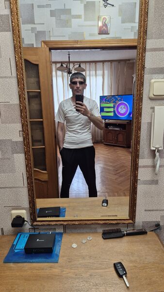  --,   Levon, 39 ,   ,   