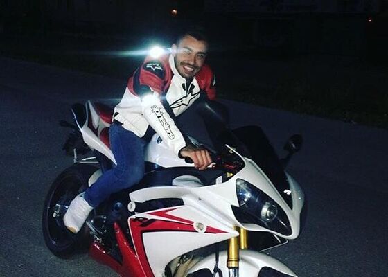  ,   Giovane, 33 ,   ,   , c 
