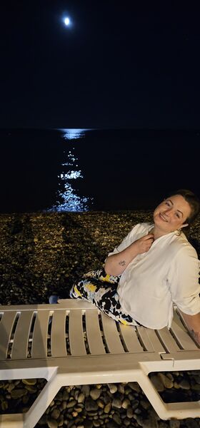  -,   Elena, 39 ,   c 
