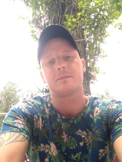  ,   Sergey, 33 ,   