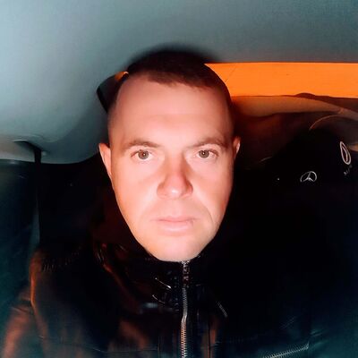  ,   Viktor, 37 ,   ,   