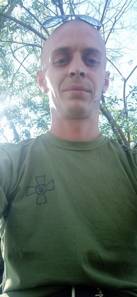  ,   Viktor, 32 ,   ,   