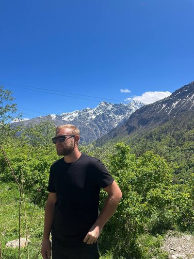  ,   Viktor, 31 ,   ,   