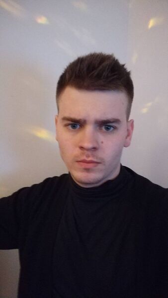  ,   Viktor, 32 ,   