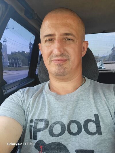  ,   Pavel, 41 ,   c 