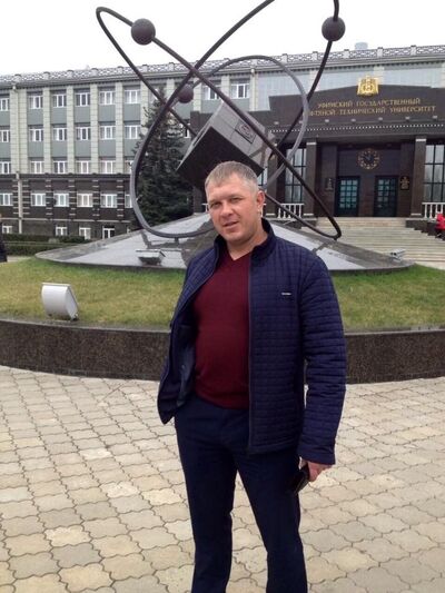  ,   Viktor, 45 ,   