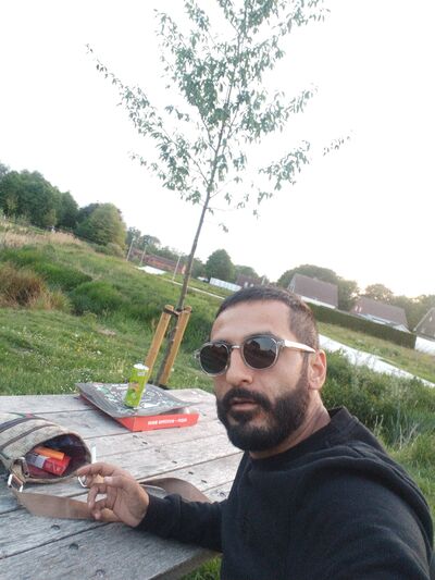  ,   Artur, 33 ,   
