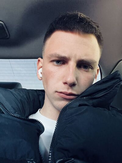  -,   Maxim, 22 ,   ,   , c , 