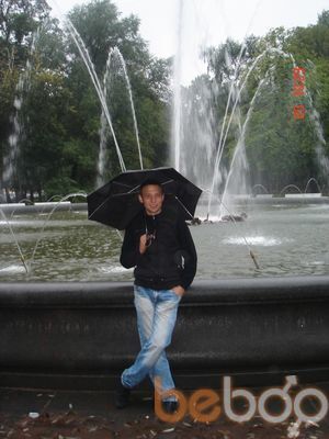  ,   Valentin, 32 ,   