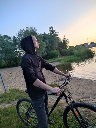  -,   Artem, 25 ,   ,   , c 