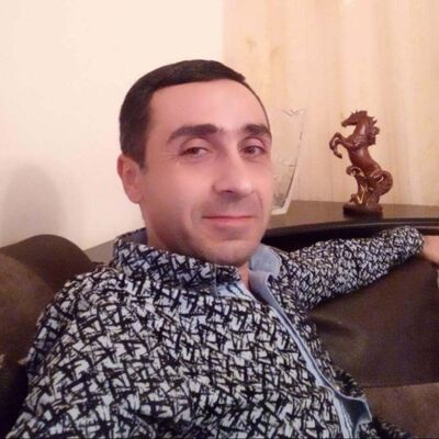  ,   Artur, 42 ,   ,   