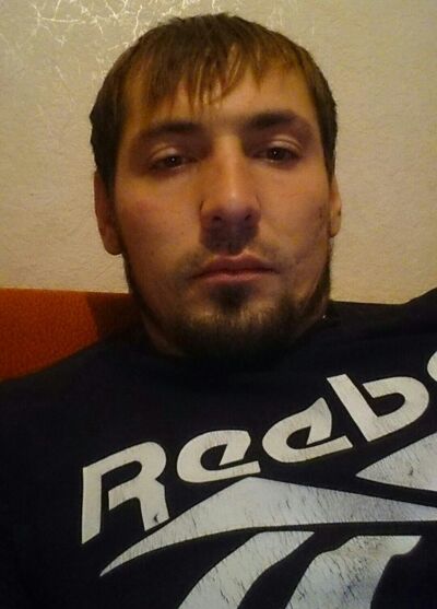  ,   Viktor, 35 ,   