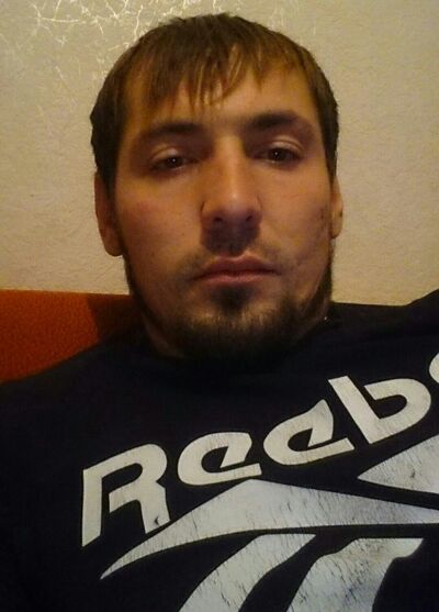  ,   Viktor, 34 ,   