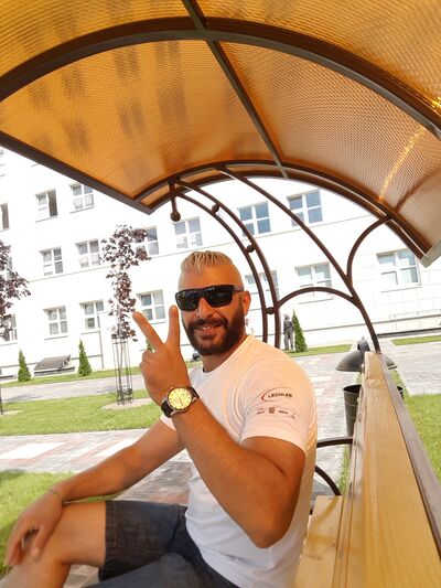  ,   Max, 42 ,   ,   