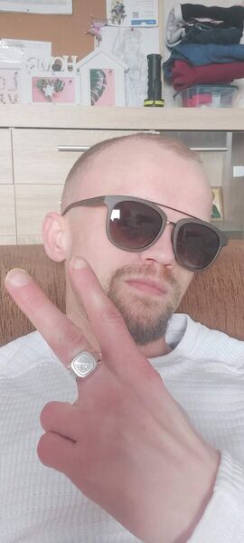  ,   Eduard M, 35 ,   ,   , c , 