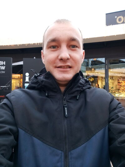  ,   Oleg, 32 ,   