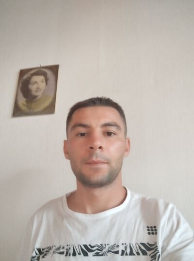  ,   Dmitrii, 36 ,   c 