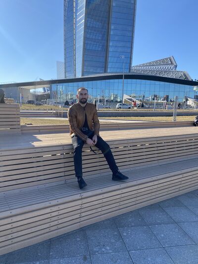  ,   Adam, 33 ,   , c 