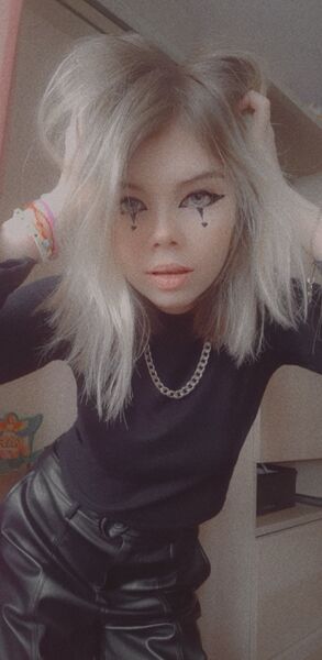  ,   Veronika, 21 ,   ,   