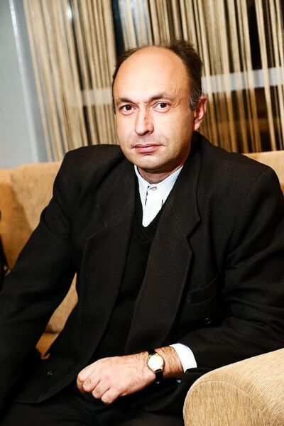  ,   Alex, 52 ,   