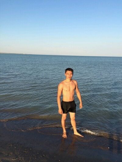  ,   Karim, 32 ,  