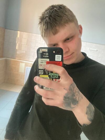  ,   Artur, 21 ,   ,   