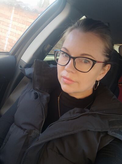  ,   Mari, 42 ,   ,   