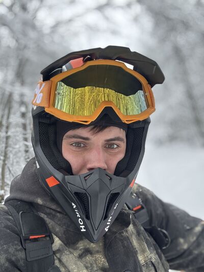  -,   Anton, 33 ,   ,   