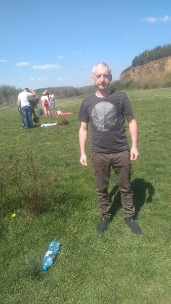  ,   Leon, 48 ,   ,   