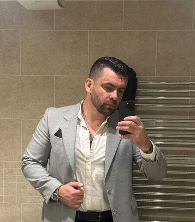  ,   MichaelChris, 42 ,   ,   