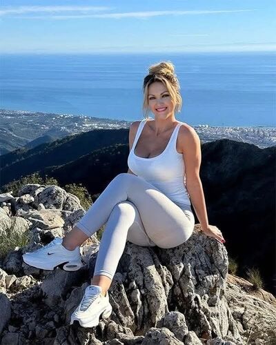  ,   Inna, 52 ,   c 