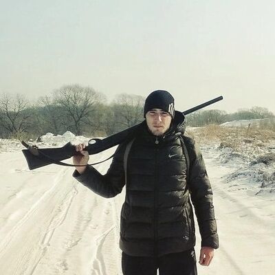  ,   Viktor, 32 ,   ,   