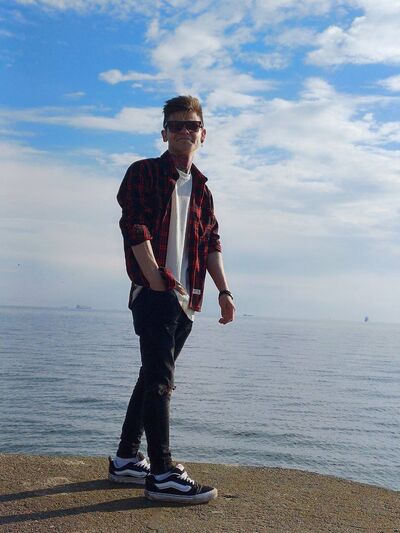  ,   Artem, 25 ,   
