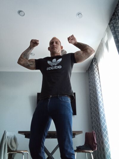  ,   Rey, 37 ,   ,   