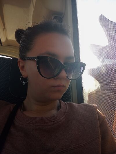  ,   Elena, 21 ,  