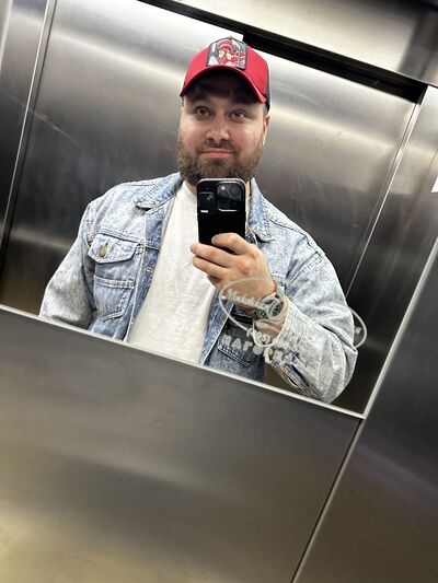  ,   Armen, 33 ,   ,   