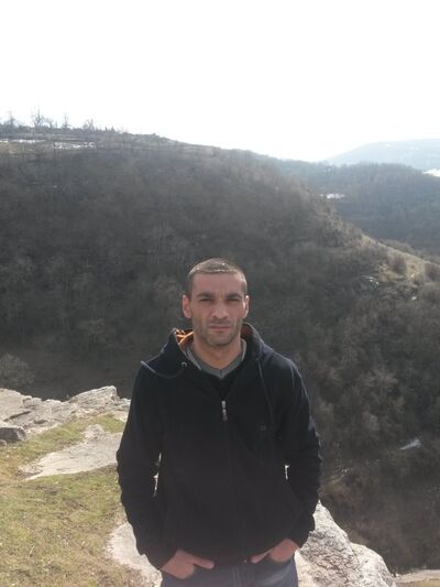  ,   Levon, 41 ,  